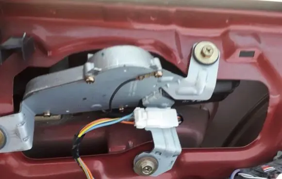 Nissan Almera Rear window wiper motor