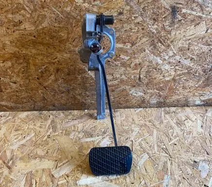 Mercedes-Benz S W126 Brake pedal 1262901819