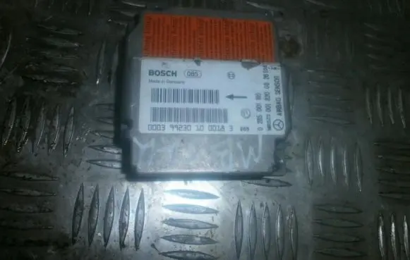 Mercedes-Benz CLK A208 C208 Airbag control unit/module 0285001165 0018200826