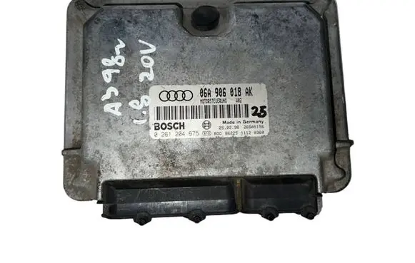 Audi A3 S3 8L Engine control unit/module 06A906018AK 0261204675 26SA5156