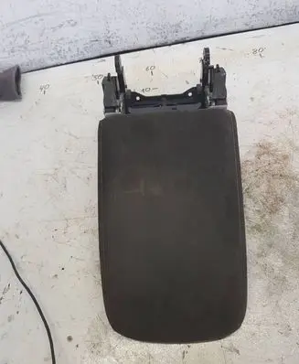Volkswagen Touran III Armrest