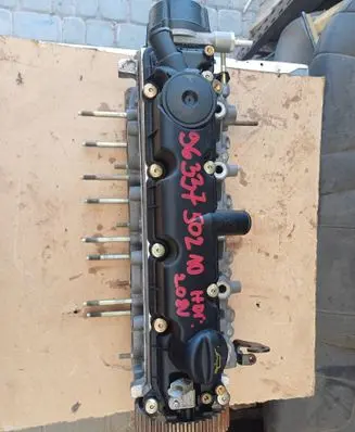 Peugeot 206 Engine head 9633750210