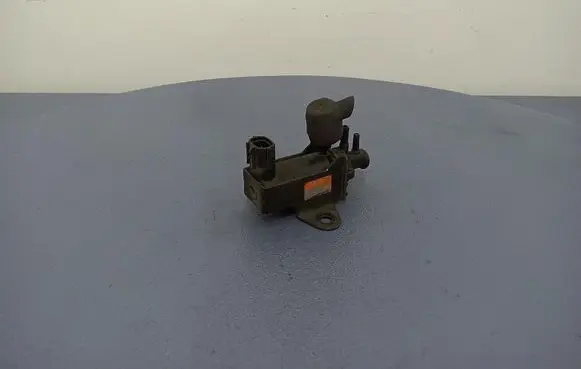 Toyota Avensis Verso Vacuum valve 2581927050