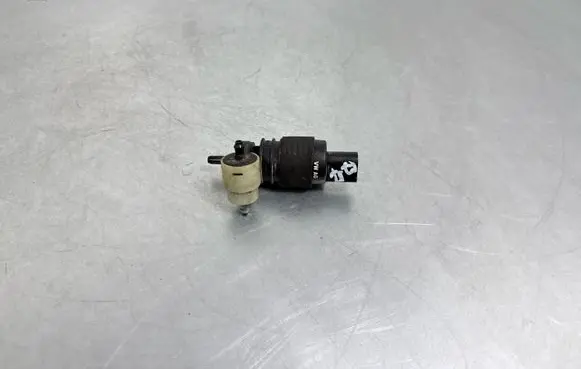 Audi Q7 4M Windscreen/windshield washer pump 1K6955651