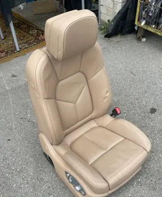 Porsche Macan (95B) Front driver seat 