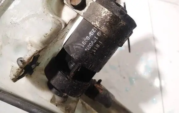 Mazda 3 II Windscreen/windshield washer pump 200901