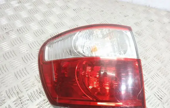 Toyota Avensis Verso Rear/tail lights