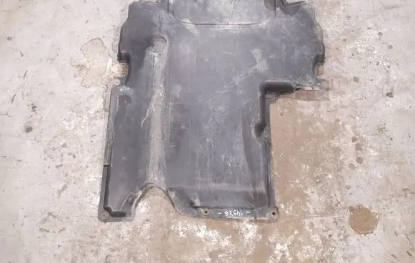Mercedes-Benz C W203 Engine splash shield/under tray 2035201323 2035201523