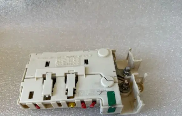BMW 5 E39 Fuse module 61138370640