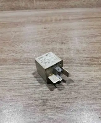 Audi A4 S4 B5 8D Other relay 8d0951253 370