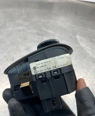 Mercedes-Benz C W203 Light switch A2035450404
