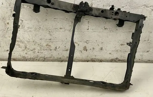 Toyota Avensis T270 Radiator support slam panel