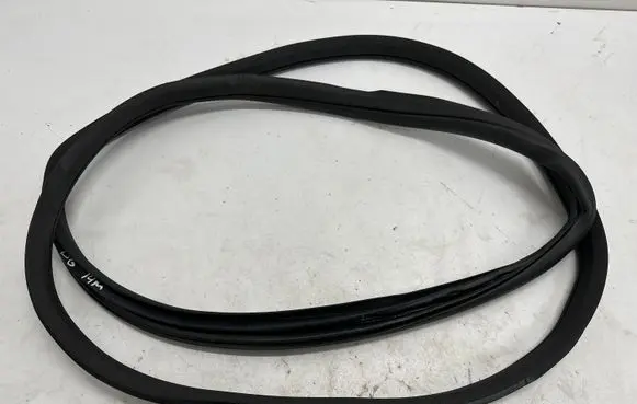 Mercedes-Benz ML W166 Rear door rubber seal (on body) 