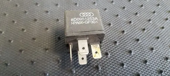 Audi A4 S4 B7 8E 8H Other relay 8D0951253A 373