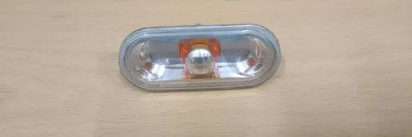 Front fender indicator light