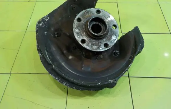 Volkswagen Tiguan Front wheel hub spindle knuckle CL6