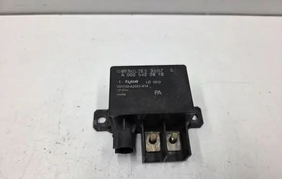 Mercedes-Benz E W211 Charging relay A0025423819 0025423819