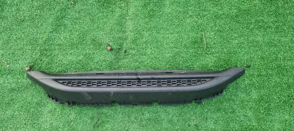 Peugeot 208 Front bumper lower grill 86978086 X8Z9808 1308494X