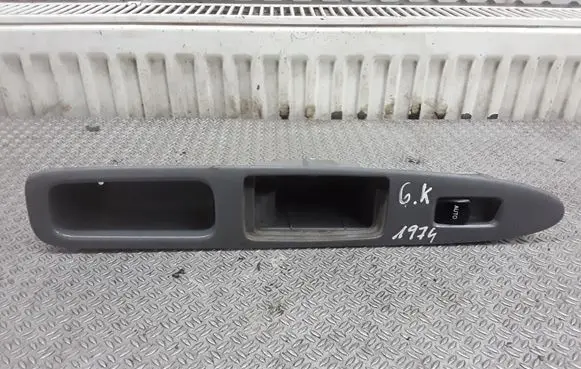 Toyota Avensis Verso Electric window control switch 8403044020