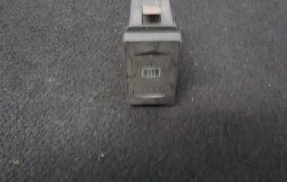 Volkswagen PASSAT B5 Windscreen/window heater switch 3b0959621c