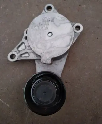 Hyundai Kona I Alternator belt tensioner 2528104520