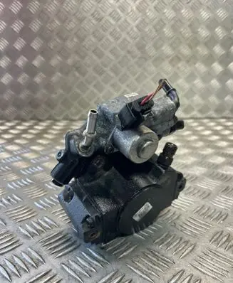 Mercedes-Benz GLA W156 X156 Fuel injection high pressure pump A6510702601