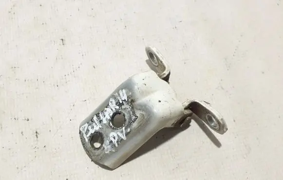 Nissan Pulsar Front door upper hinge