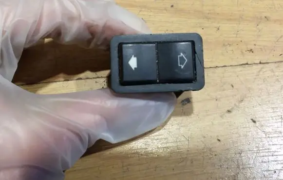 BMW 5 E39 Electric window control switch 8368974