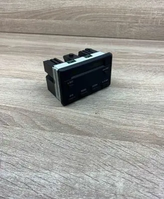 BMW 5 E34 Clock 1374288