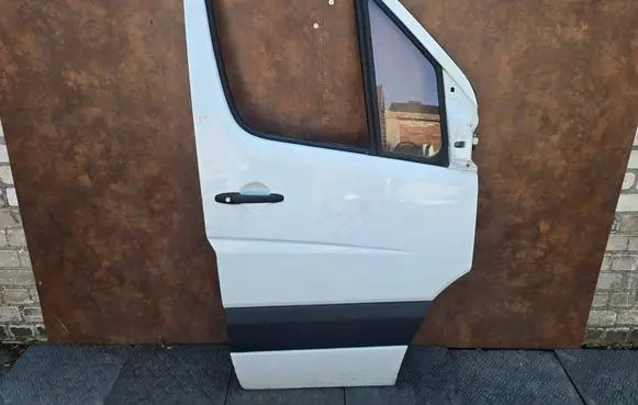 Mercedes-Benz Sprinter W906 Front door