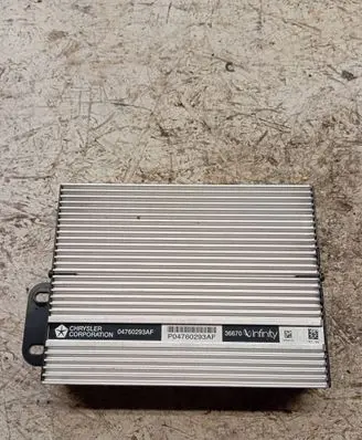 Chrysler 300M Sound amplifier P04760293AF
