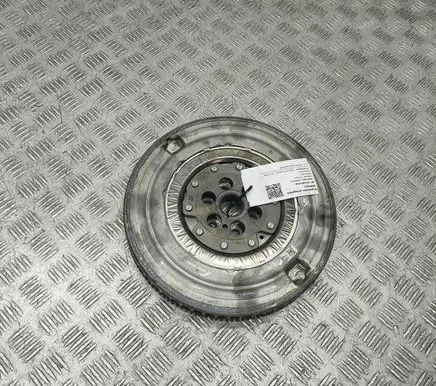 Mercedes-Benz CLA C118 X118 Flywheel A2820301400 C1058102