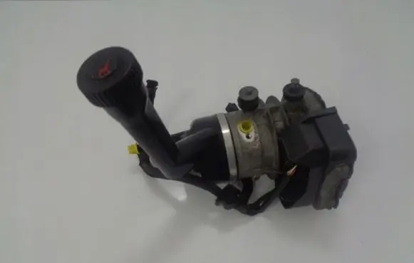 Peugeot 308 Power steering pump 9684979080