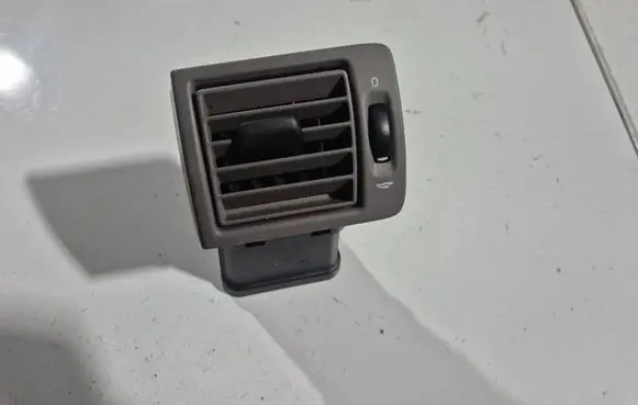 Volvo S40 Dash center air vent grill 700803