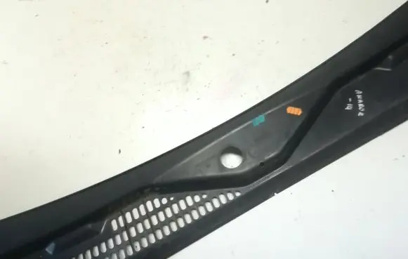 Volkswagen Amarok Wiper trim