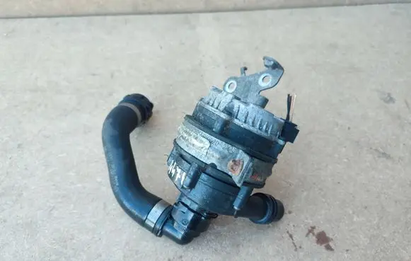 Mercedes-Benz C W205 Electric auxiliary coolant/water pump A0005002686