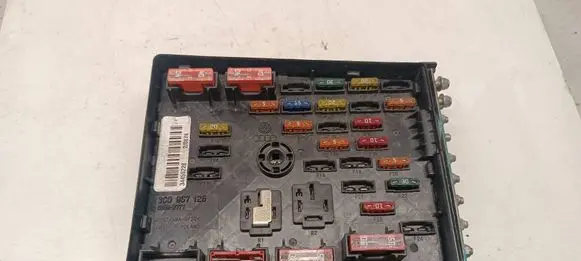 Volkswagen PASSAT B6 Fuse module 3C0937125 63592777