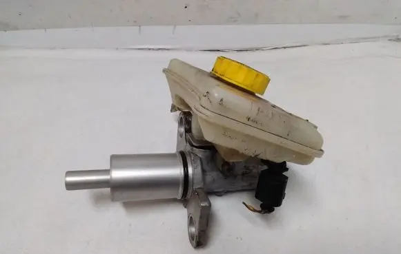 Audi A6 S6 C6 4F Master brake cylinder 8E0611301E 39067009