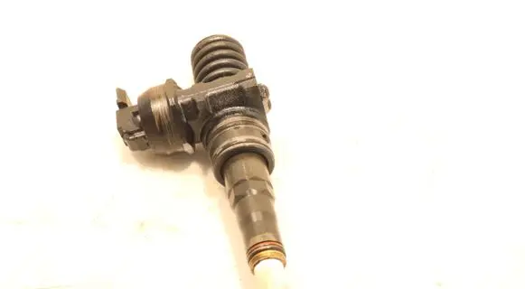 Volkswagen Golf V Fuel injector 0414720313