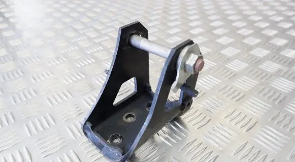 Toyota Avensis T270 Engine mounting bracket 123110R010