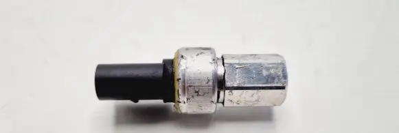 Volkswagen PASSAT B6 Air conditioning (A/C) pressure sensor 1K0959126A