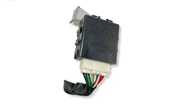 Toyota Prius (XW30) Window wiper relay 8594047020
