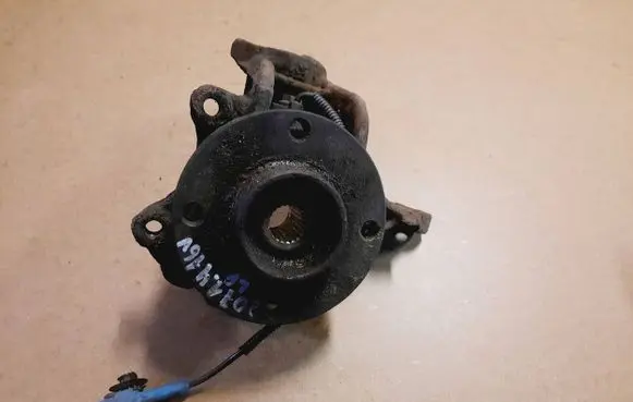 Peugeot 207 Front wheel hub spindle knuckle