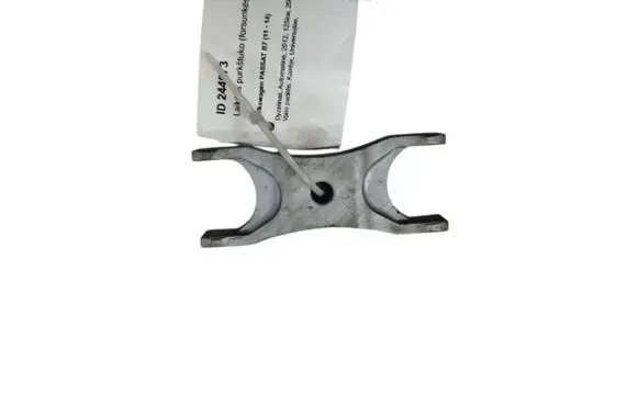 Volkswagen PASSAT B7 Fuel Injector clamp holder 03L216A