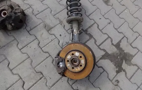 Skoda Fabia Mk2 (5J) Front wheel hub spindle knuckle