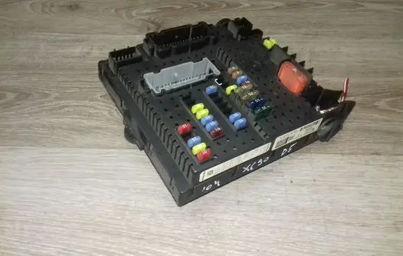 Volvo XC90 Fuse module 8676391