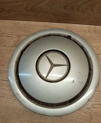 Mercedes-Benz E W124 R15 wheel hub/cap/trim 2014010324 7275000
