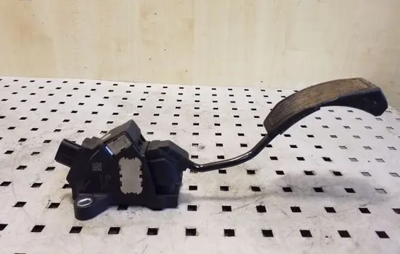 Toyota Avensis T270 Accelerator throttle pedal 7811002071