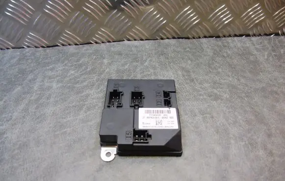 Mercedes-Benz E W211 Central body control module 2115455332
