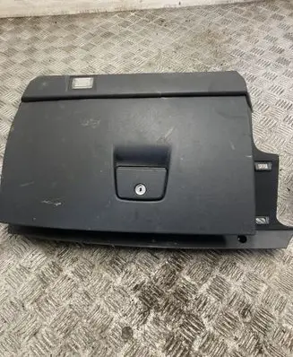 Volvo V50 Glove box 8626141